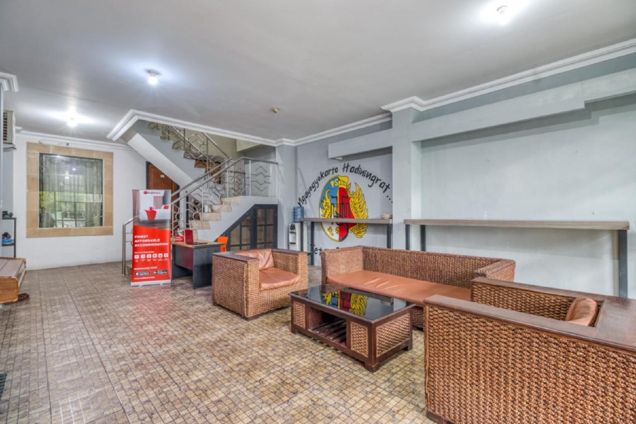 Reddoorz Hostel Near Stadion Mandala Krida Yogya Yogyakarta Exterior photo