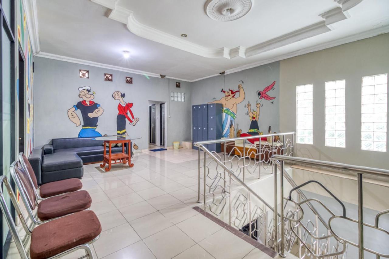 Reddoorz Hostel Near Stadion Mandala Krida Yogya Yogyakarta Exterior photo