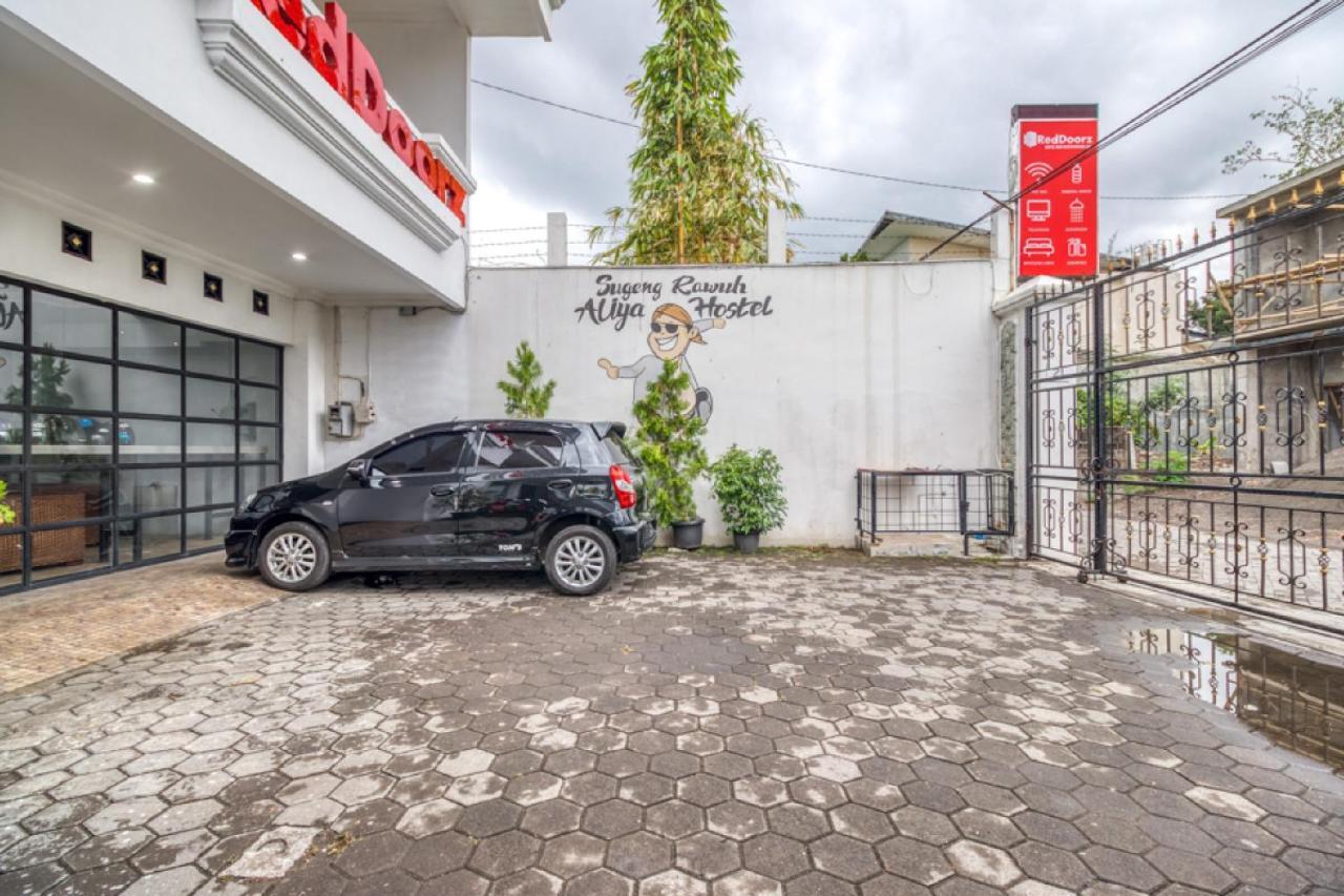 Reddoorz Hostel Near Stadion Mandala Krida Yogya Yogyakarta Exterior photo
